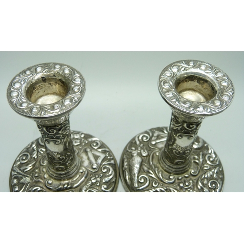 7274 - A pair of embossed silver candlesticks, 9.5cm