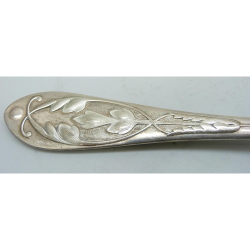 7281 - A large silver serving spoon, London 1898, 188g