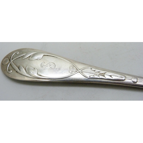 7281 - A large silver serving spoon, London 1898, 188g