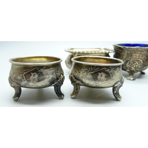 7287 - Three silver salts and a pair of white metal salts, 135g