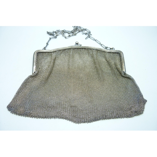 7292 - A silver purse, with London import mark dated 1916, 212g, 17.5cm wide