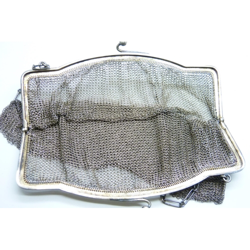 7292 - A silver purse, with London import mark dated 1916, 212g, 17.5cm wide