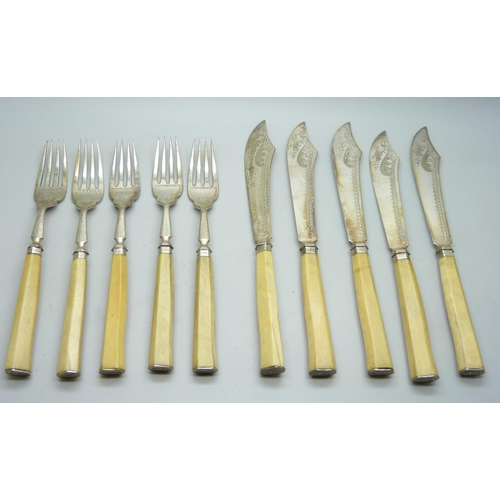 7296 - A set of five fish knives and forks with silver ferrules and handle ends