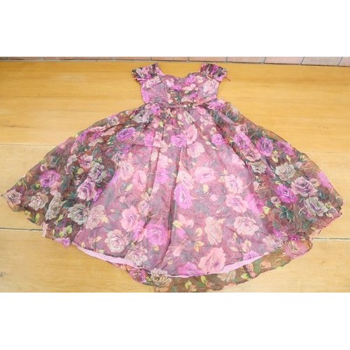 9067 - A vintage pre-1960s Harrod's dress with  floral pattern