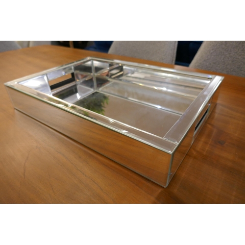 3024 - A bevelled edge mirrored tray