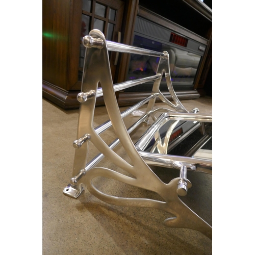 3086 - A chrome luggage coat rack