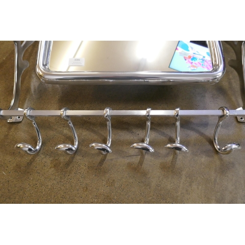 3086 - A chrome luggage coat rack