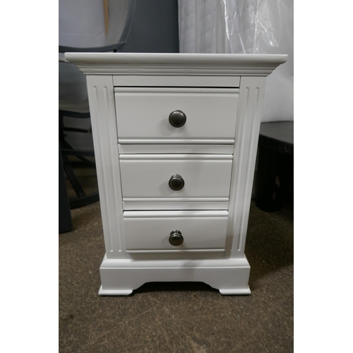 3142 - A white painted three drawer bedside chest