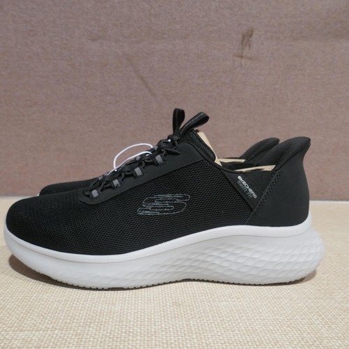 6150 - Skechers Mens Swift Fit Black Trainers with box, Size UK8 (345-260) *This lot is subject to Vat