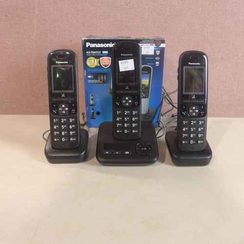 6076 - Panasonic Three Dect Phone System - model - Kx-Tgh723Eb (345-319) *This lot is subject to Vat