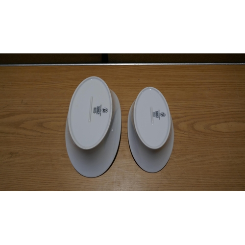 6055 - Two Porcelain Bowls (342-156) *This lot is subject to Vat