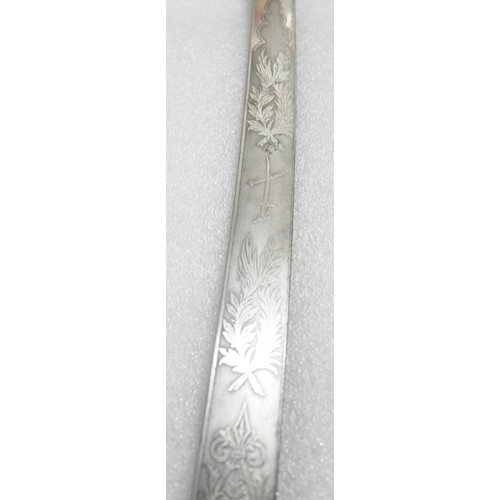 2282 - An Edward VII officers mamaluke, blade with family crest. With non-transferable Standard Ivory Exemp... 