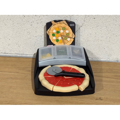 6214 - Ooni Deluxe  Toy Pizza Oven And Topping Station (345-446) *This lot is subject to Vat