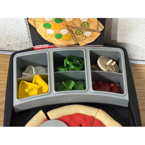 6214 - Ooni Deluxe  Toy Pizza Oven And Topping Station (345-446) *This lot is subject to Vat