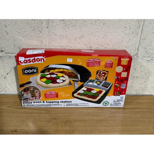 6214 - Ooni Deluxe  Toy Pizza Oven And Topping Station (345-446) *This lot is subject to Vat