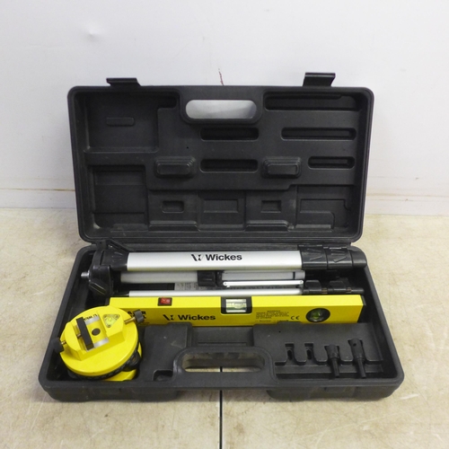 5001 - A Wickes Laser Level kit in case including laser, spirit level and tripod stand