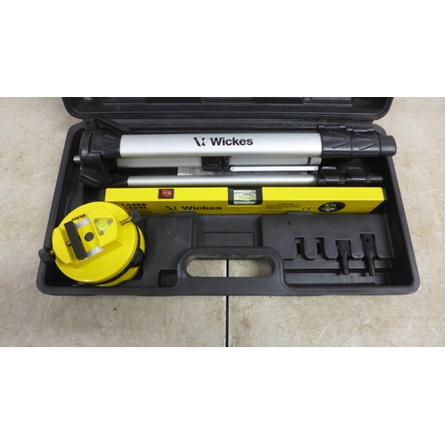 5001 - A Wickes Laser Level kit in case including laser, spirit level and tripod stand