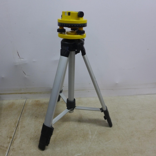 5001 - A Wickes Laser Level kit in case including laser, spirit level and tripod stand