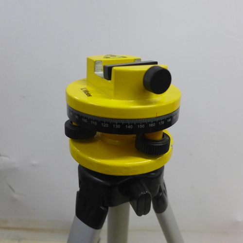 5001 - A Wickes Laser Level kit in case including laser, spirit level and tripod stand