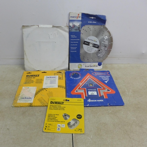 5005A - A quantity of saw blades and cutting discs including DeWalt, Technidiamant and Turbolite