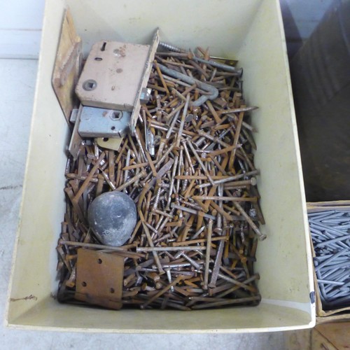 5015 - A quantity of assorted screws and nails