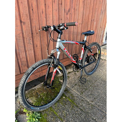 8157 - A Trek 4700 Alpha aluminium framed front suspension hardtail mountain bike  * Police repossession