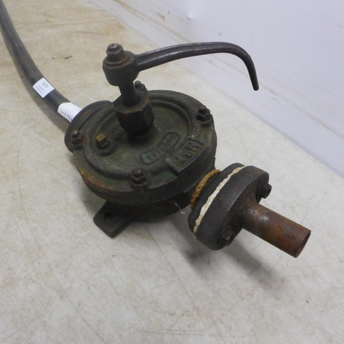 5029 - A vintage cast iron Runwell No.1 hand pump