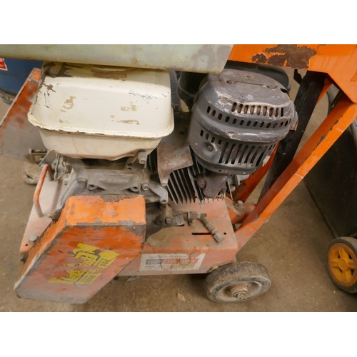 5164 - A Norton Clipper petrol driven floor saw