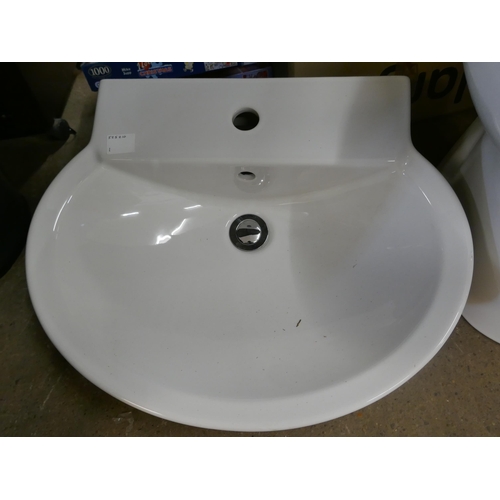 5201 - A Wickes close coupled toilet pan and a white Monobloc basin and waste