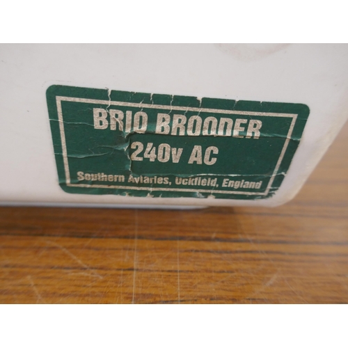 5204 - A 240V electronic Brio Brooder from Southern Averies (also works as a propagator)