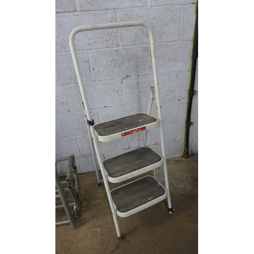 5131 - A 3 rung safety step ladder and a 2 rung step