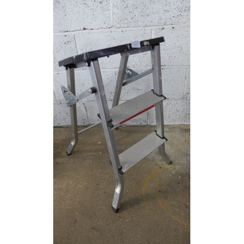 5131 - A 3 rung safety step ladder and a 2 rung step