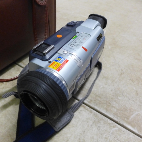 5049 - A Chinon 6000 Electro slide projector (used), a Sony Digital 8 Handycam DCR-TRV330E (used), plus car... 