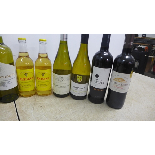 5054 - 12 assorted bottles of assorted wine including Corazon del Valle, Retsina, Jurancon, Pinta Negra, et... 