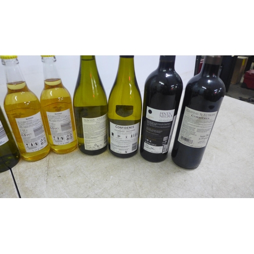 5054 - 12 assorted bottles of assorted wine including Corazon del Valle, Retsina, Jurancon, Pinta Negra, et... 