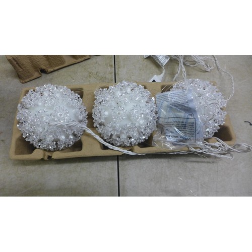 5048A - A Three pack of LED spheres