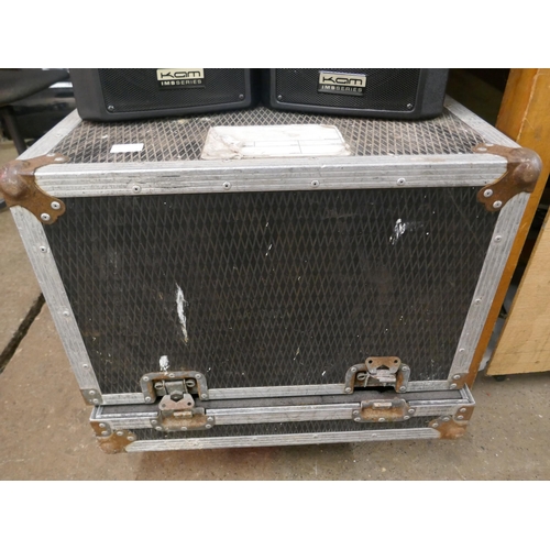 5084 - A flight case fitted with an IMG stage line, a Yamaha 9203 A graphic equalizer, phonic P801 mixer, Y... 