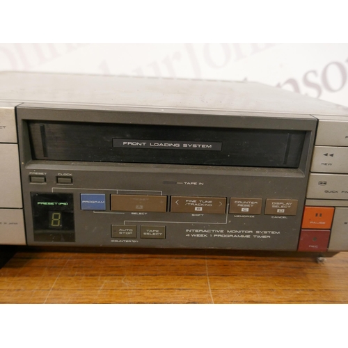 5089 - An Akai RC-R4 front loading VHS player