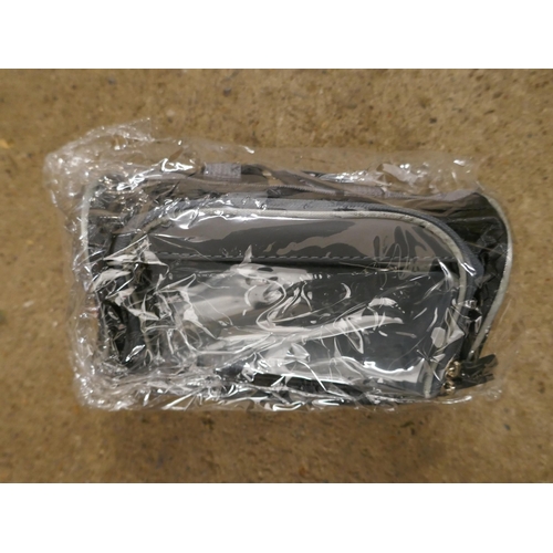 5250 - A box of 20 sealed cycling bags