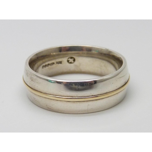 7019 - An agentium 958 silver ring with yellow gold inlay, 10g, W