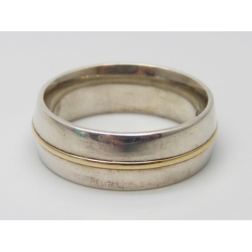 7019 - An agentium 958 silver ring with yellow gold inlay, 10g, W