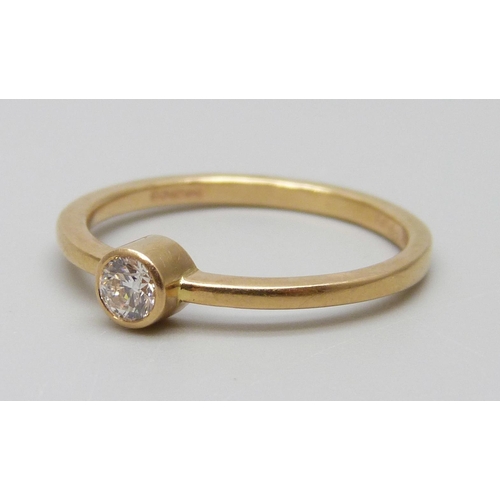 7020 - An 18ct gold and diamond ring, 2.7g, R