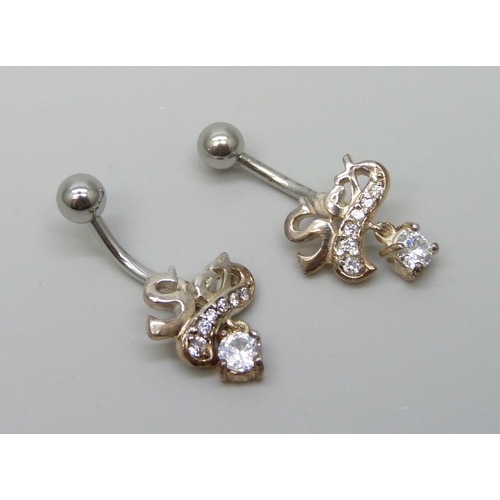 7027 - Two 925 silver 'belly' pierce bars