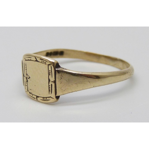 7030 - A small 9ct gold signet ring, 1.3g, L