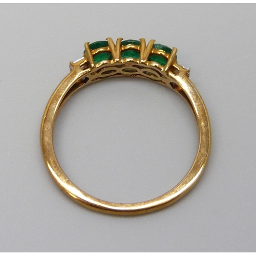 7042 - A 9ct gold, diamond and emerald ring, 1.9g, Q