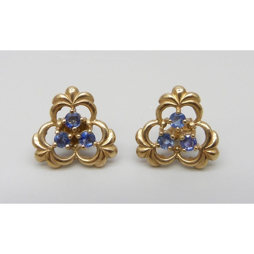 7047 - A pair of 9ct gold and sapphire earrings, 2.4g