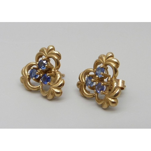 7047 - A pair of 9ct gold and sapphire earrings, 2.4g