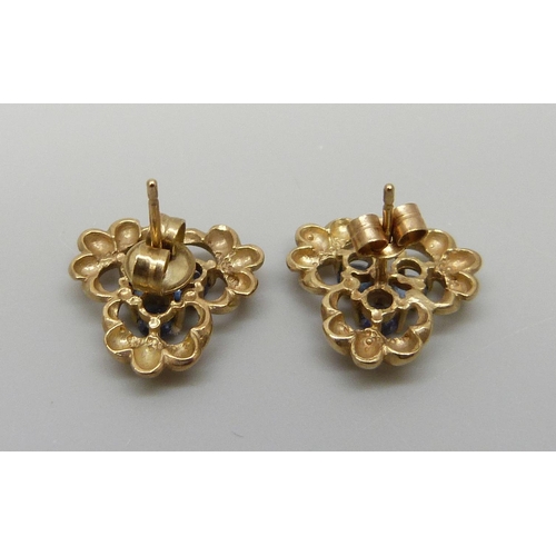 7047 - A pair of 9ct gold and sapphire earrings, 2.4g