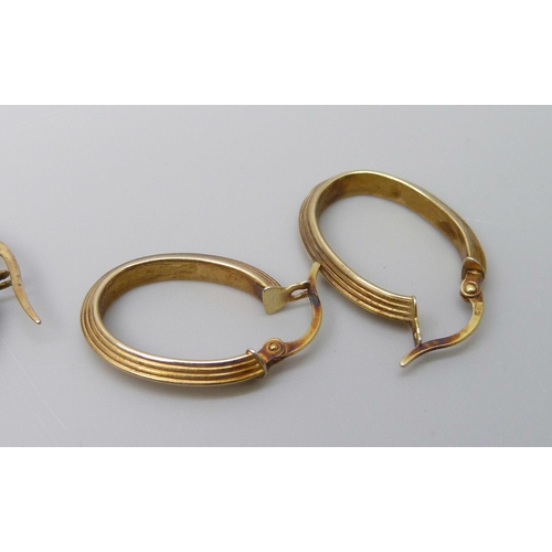 7061 - Two pairs of 9ct gold earrings, 2.3g