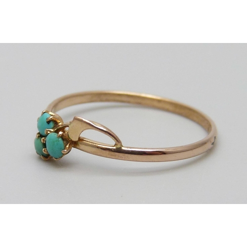 7068 - A vintage 18ct gold and turquoise set ring, 1.1g, M